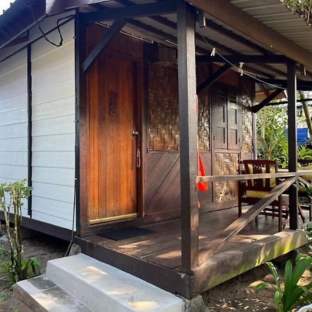 The Station Tioman Hotell Kampong Ayer Batang Exteriör bild
