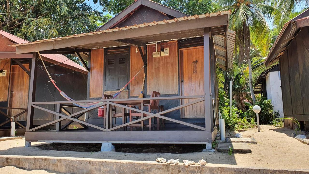 The Station Tioman Hotell Kampong Ayer Batang Exteriör bild