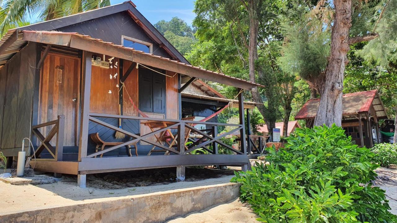 The Station Tioman Hotell Kampong Ayer Batang Exteriör bild