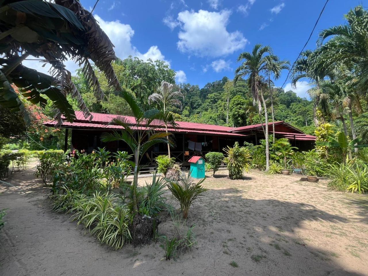 The Station Tioman Hotell Kampong Ayer Batang Exteriör bild