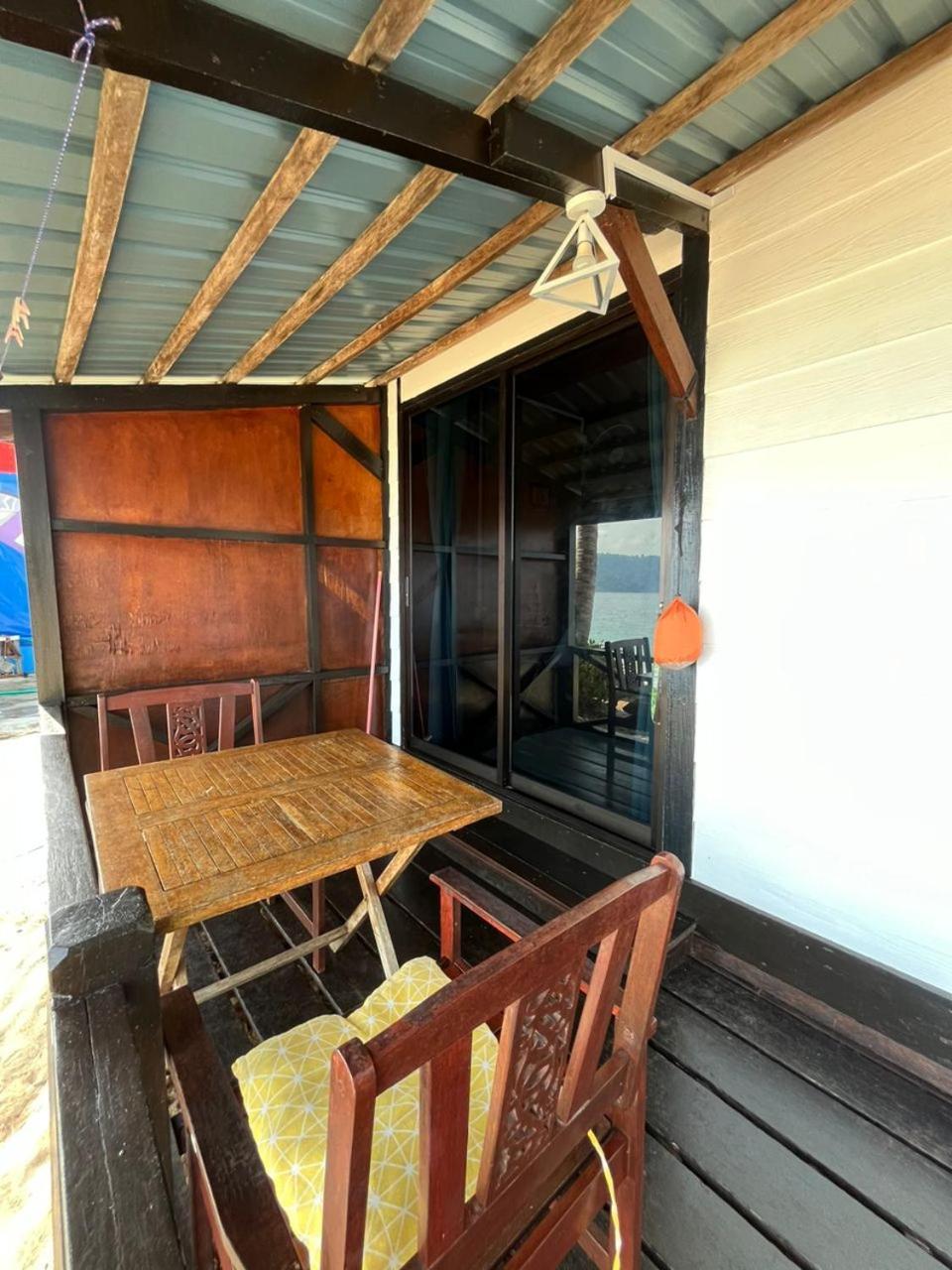 The Station Tioman Hotell Kampong Ayer Batang Exteriör bild