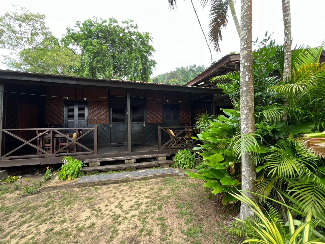 The Station Tioman Hotell Kampong Ayer Batang Exteriör bild
