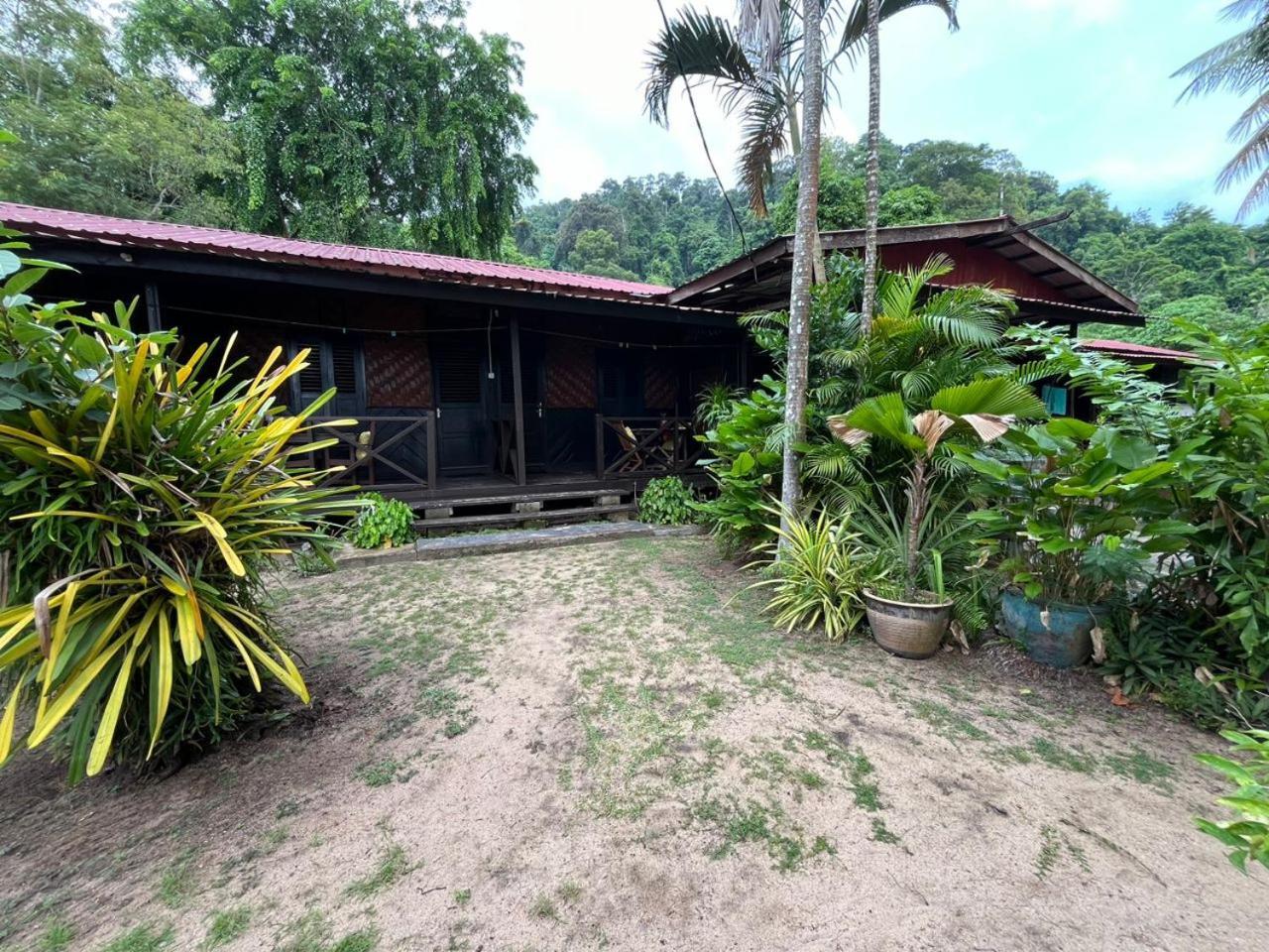 The Station Tioman Hotell Kampong Ayer Batang Exteriör bild