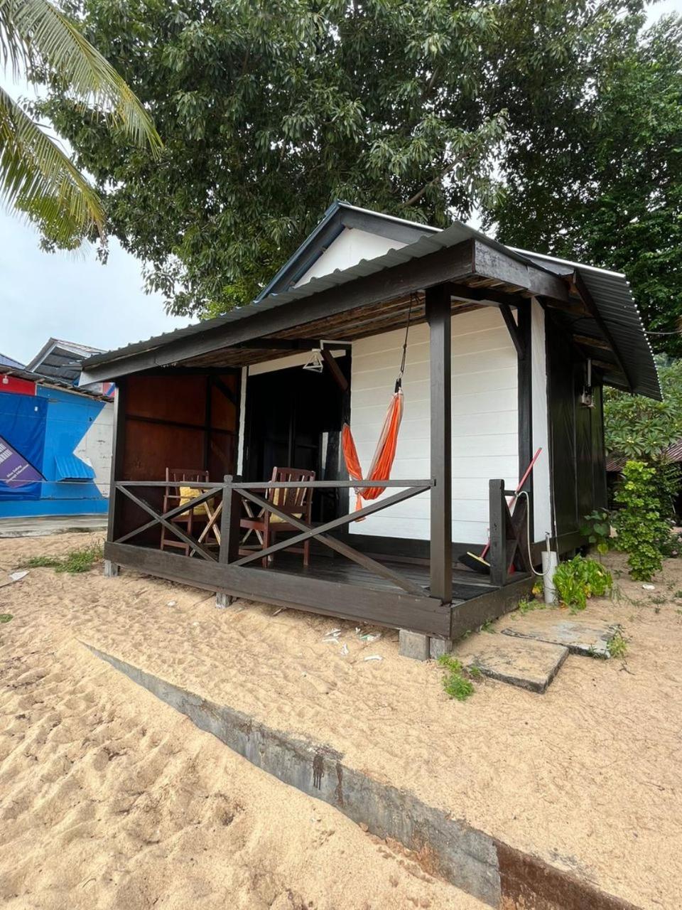 The Station Tioman Hotell Kampong Ayer Batang Exteriör bild