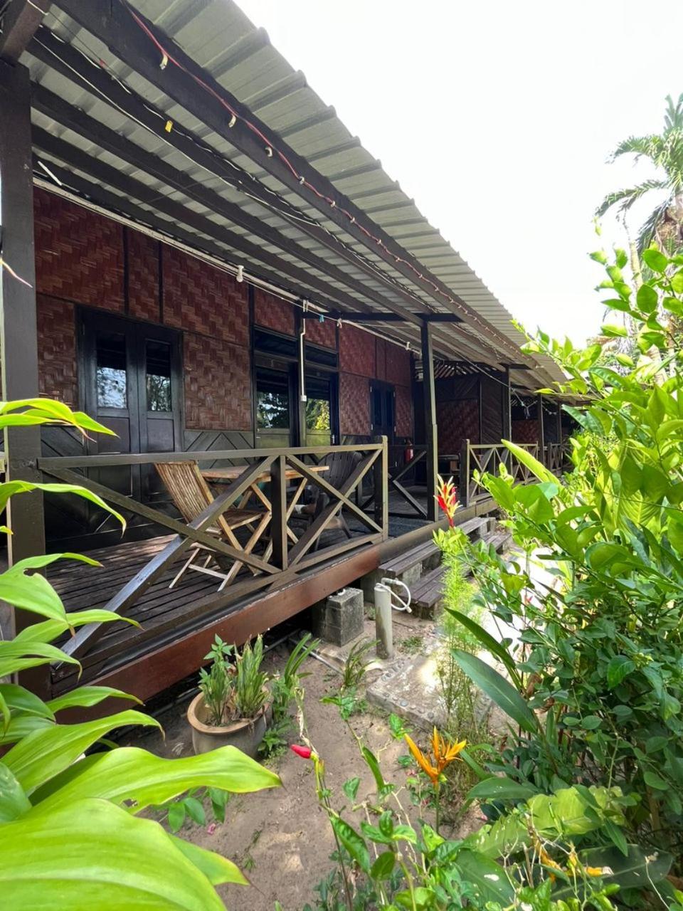 The Station Tioman Hotell Kampong Ayer Batang Exteriör bild