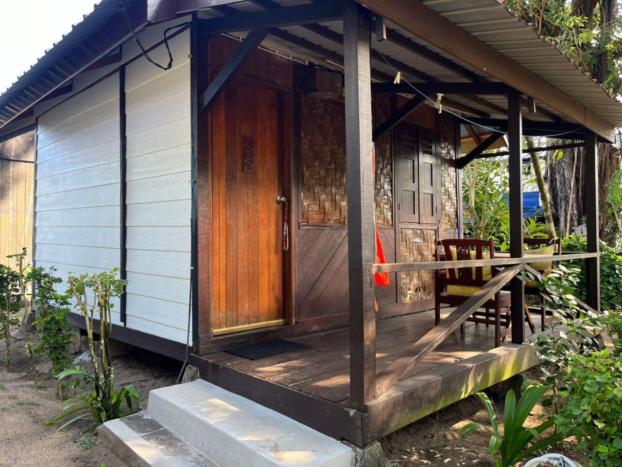 The Station Tioman Hotell Kampong Ayer Batang Exteriör bild