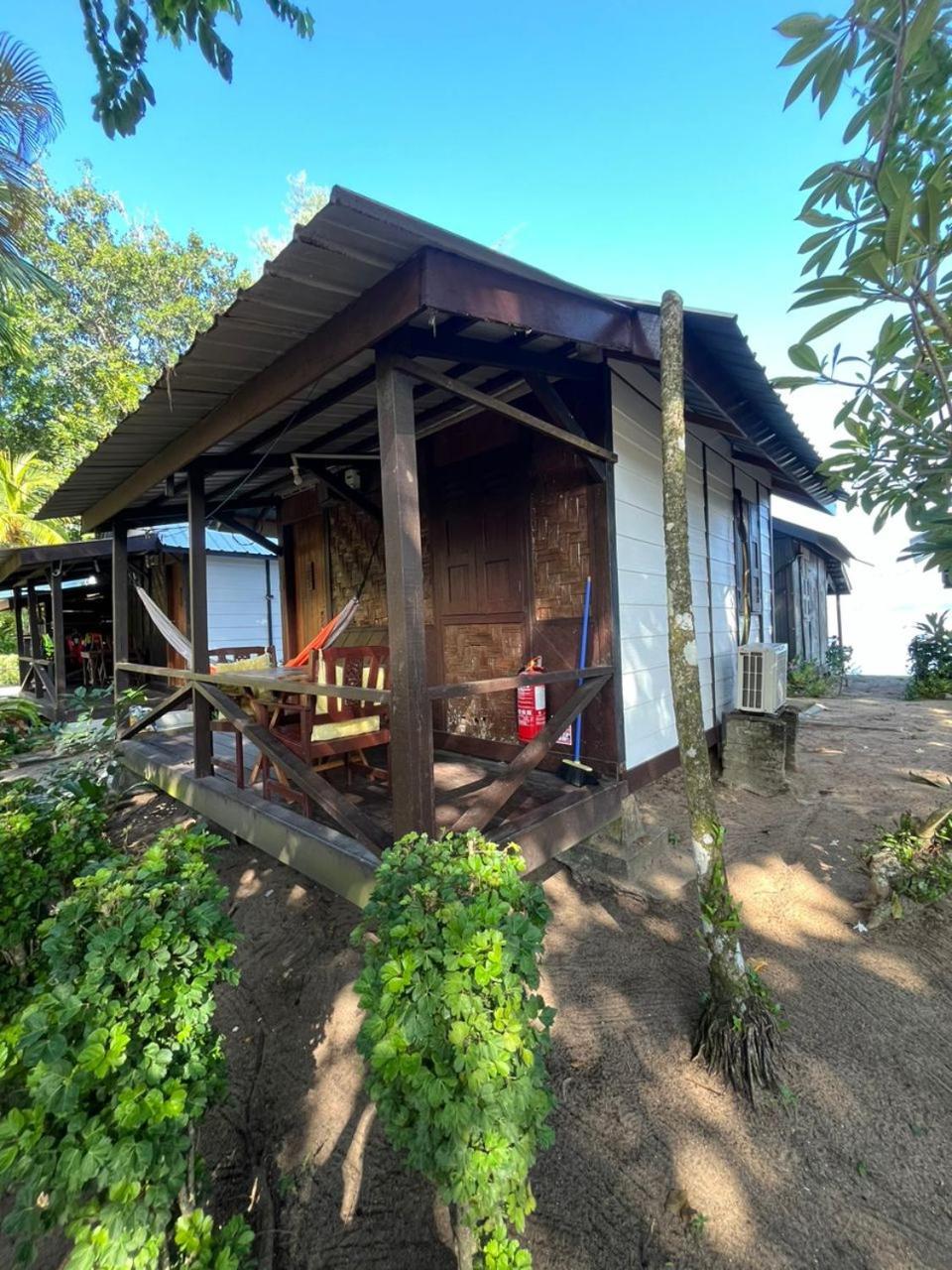 The Station Tioman Hotell Kampong Ayer Batang Exteriör bild