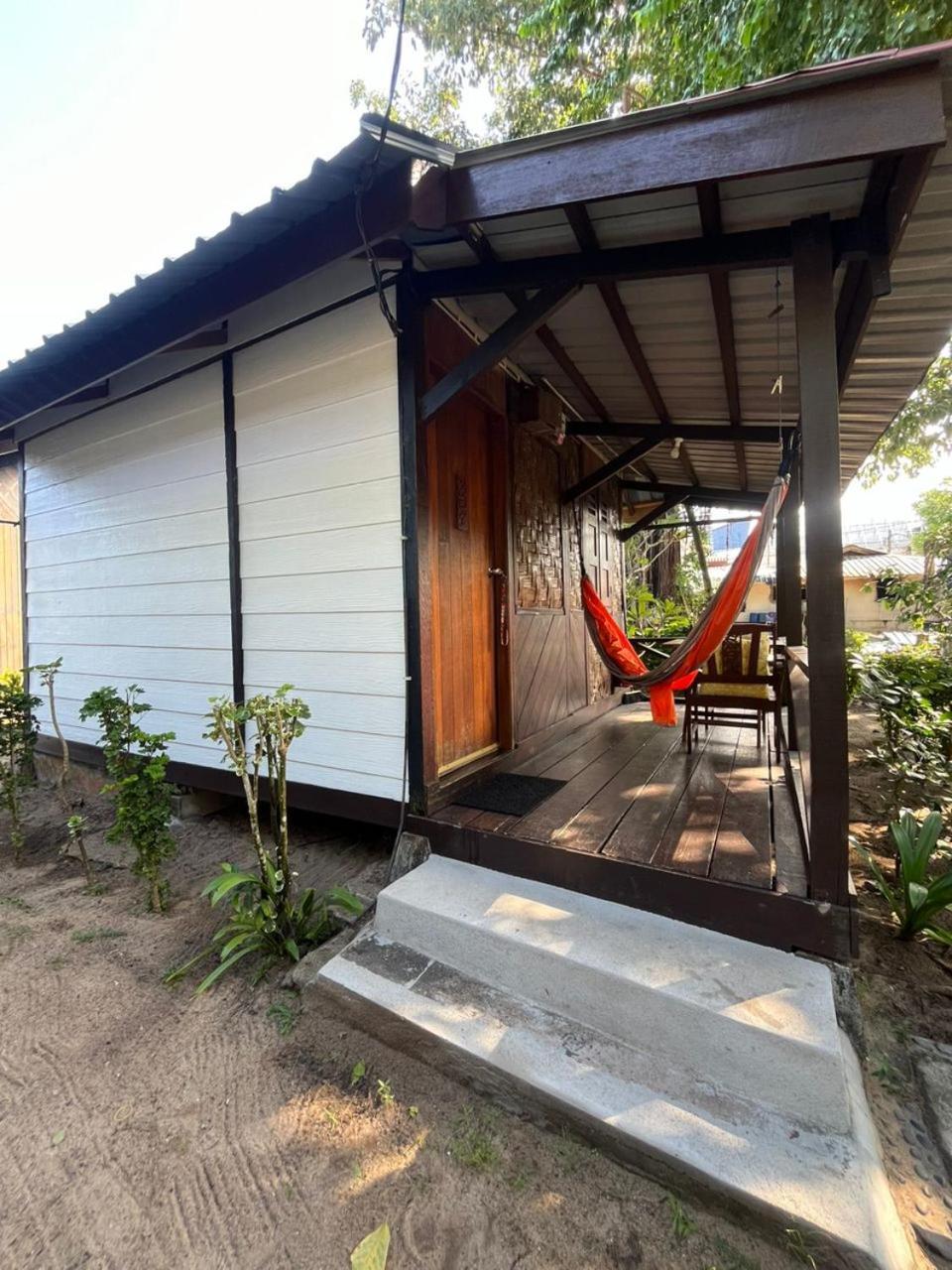 The Station Tioman Hotell Kampong Ayer Batang Exteriör bild